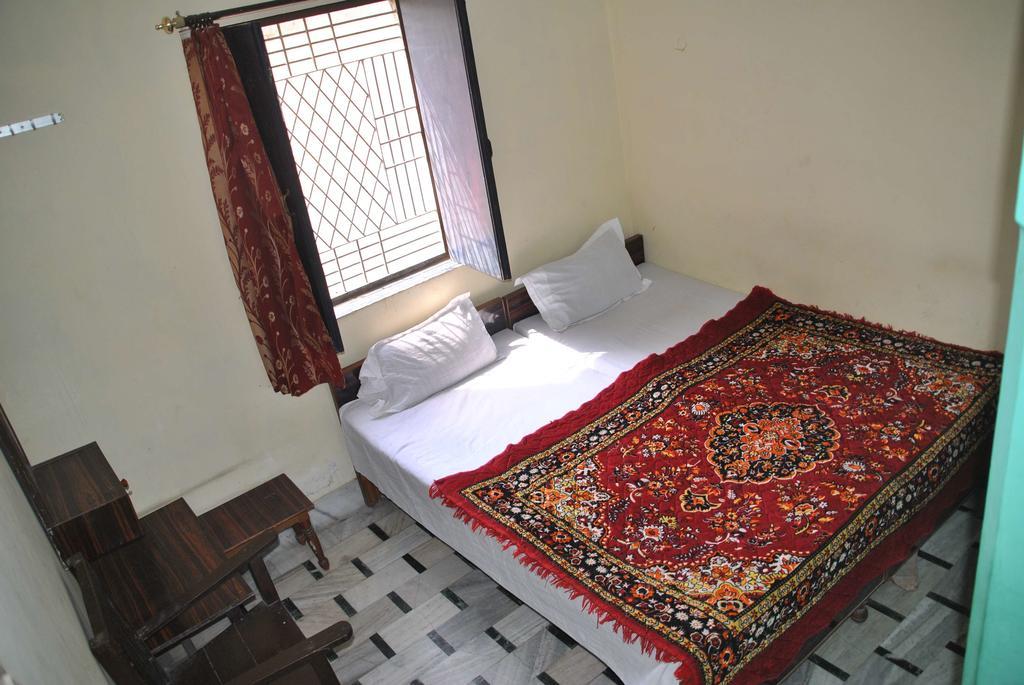 Elvis Guest House Βαρανάσι Δωμάτιο φωτογραφία
